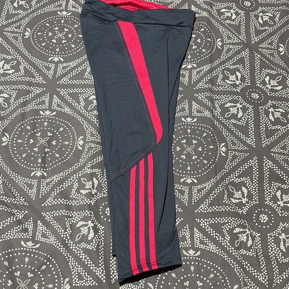 ADIDAS Size XS Leggings In Excellent Condition BLACK/PINK - Picture 3 of 7